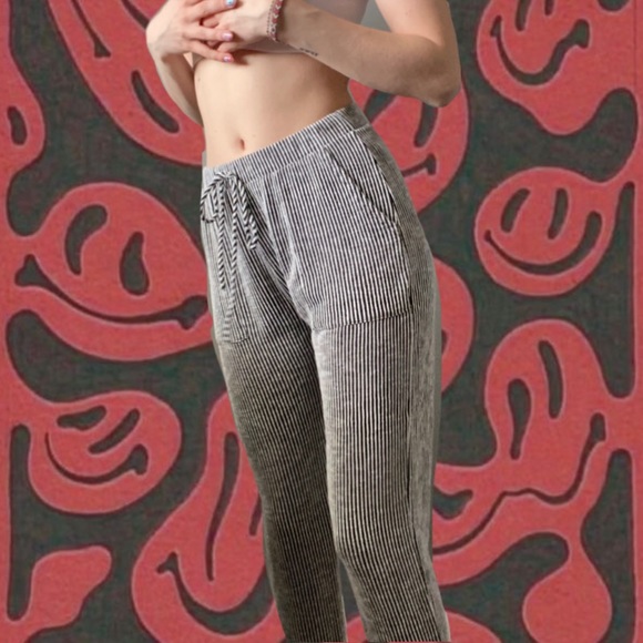 caution to the wind striped pants - Picture 1 of 3